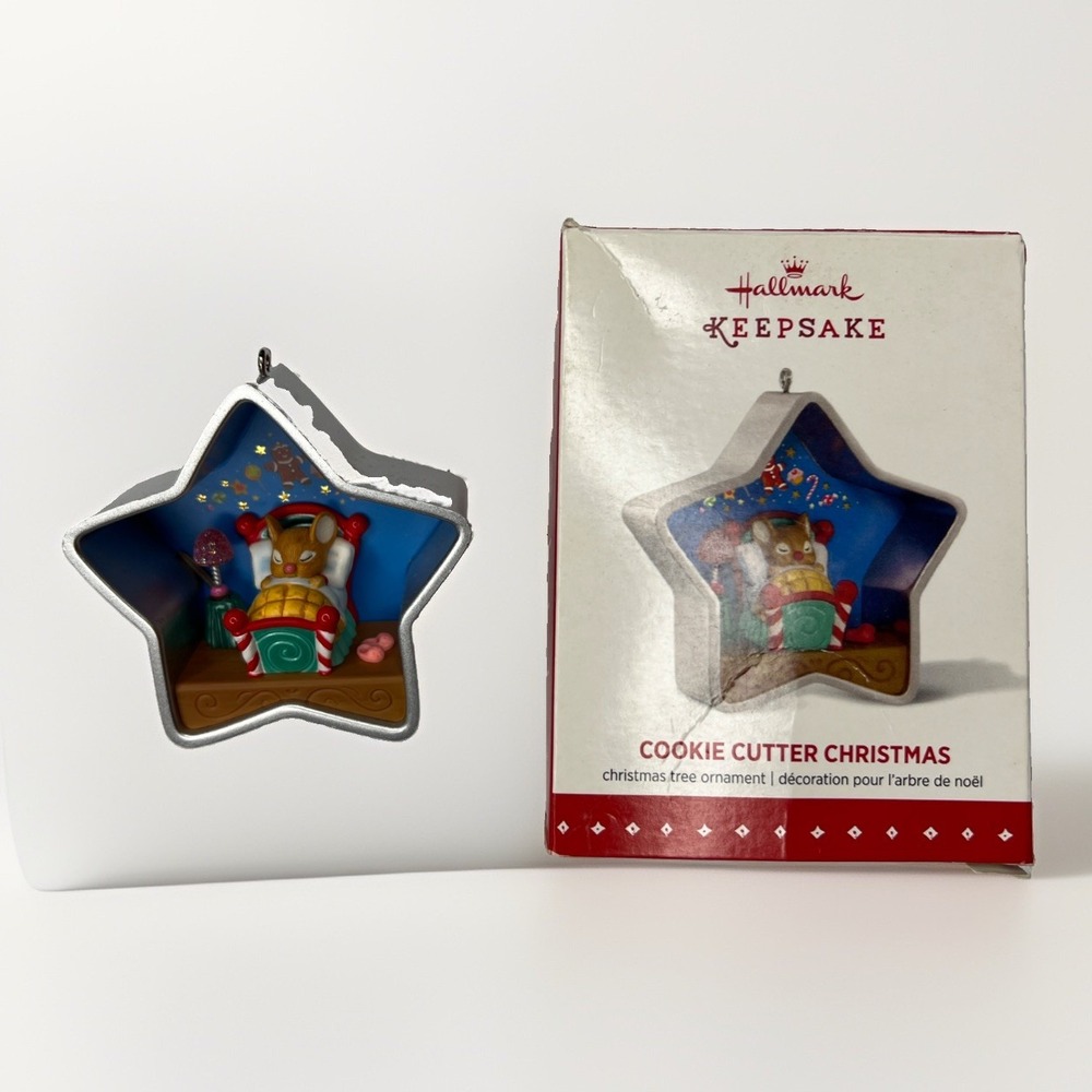 2015 Cookie Cutter Christmas Hallmark Ornament #4 - Mouse Sleeps in Star